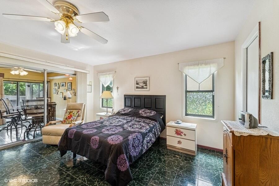 Active With Contract: $325,000 (3 beds, 2 baths, 1208 Square Feet)