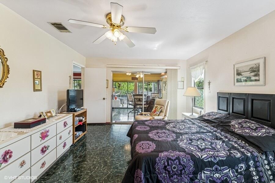 Active With Contract: $325,000 (3 beds, 2 baths, 1208 Square Feet)