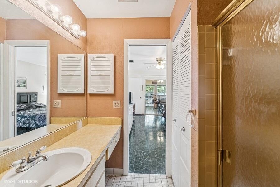 Active With Contract: $325,000 (3 beds, 2 baths, 1208 Square Feet)