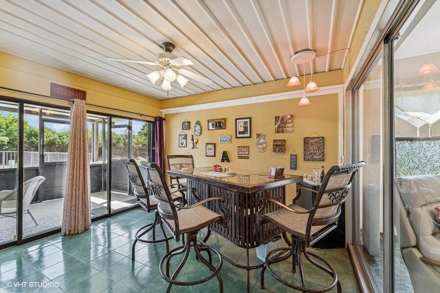 Active With Contract: $325,000 (3 beds, 2 baths, 1208 Square Feet)