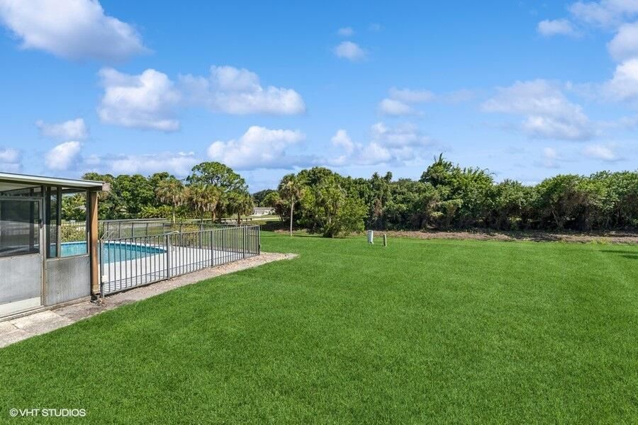 Active With Contract: $325,000 (3 beds, 2 baths, 1208 Square Feet)