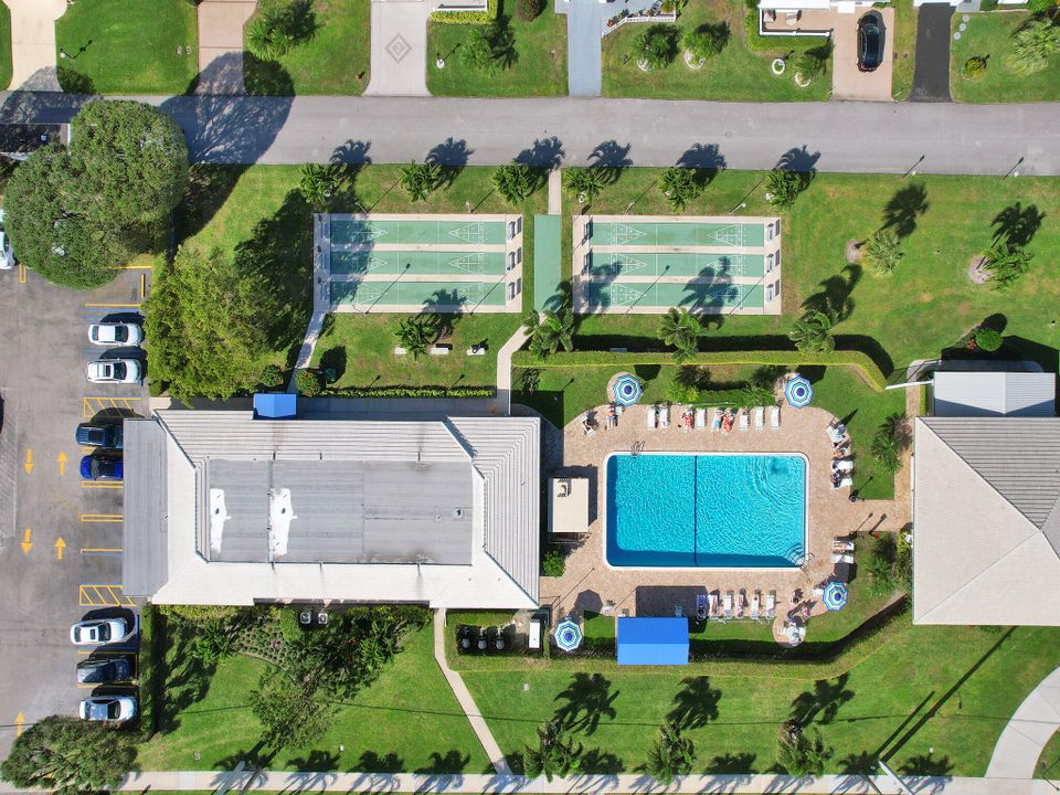 合同活跃: $185,000 (2 贝兹, 2 浴室, 962 平方英尺)