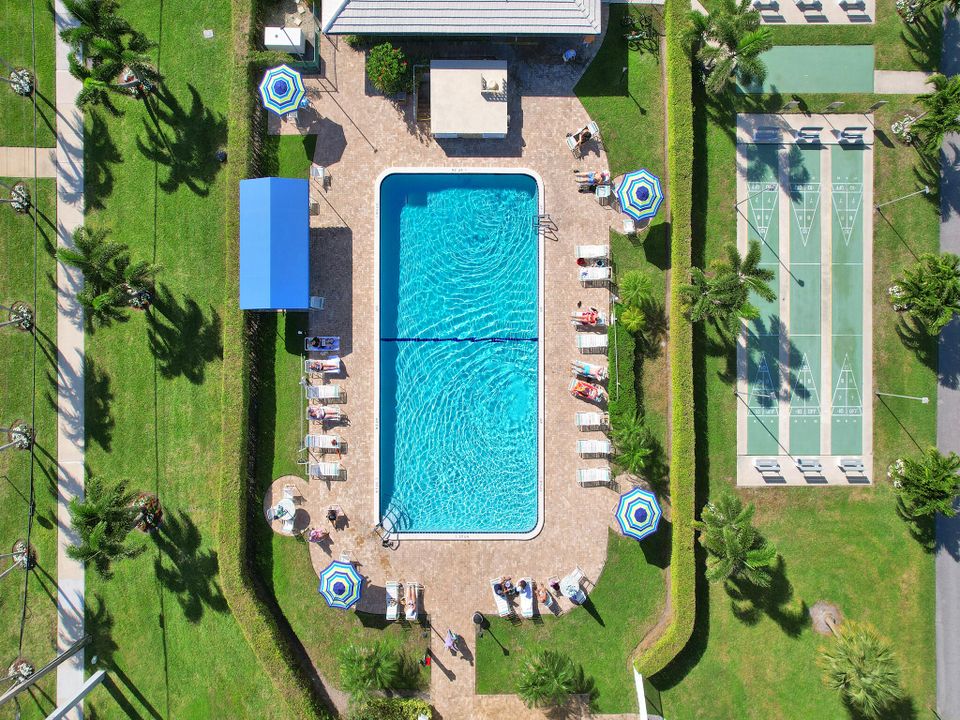 合同活跃: $185,000 (2 贝兹, 2 浴室, 962 平方英尺)