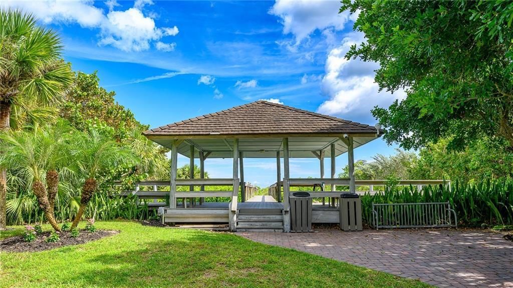 Под контрактом: $2,200,000 (4 спален, 3 ванн, 3172 Квадратных фут)