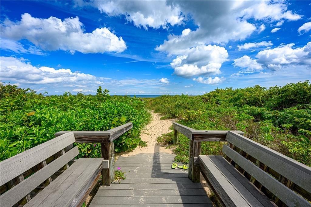 Под контрактом: $2,200,000 (4 спален, 3 ванн, 3172 Квадратных фут)