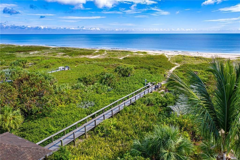 Под контрактом: $2,200,000 (4 спален, 3 ванн, 3172 Квадратных фут)