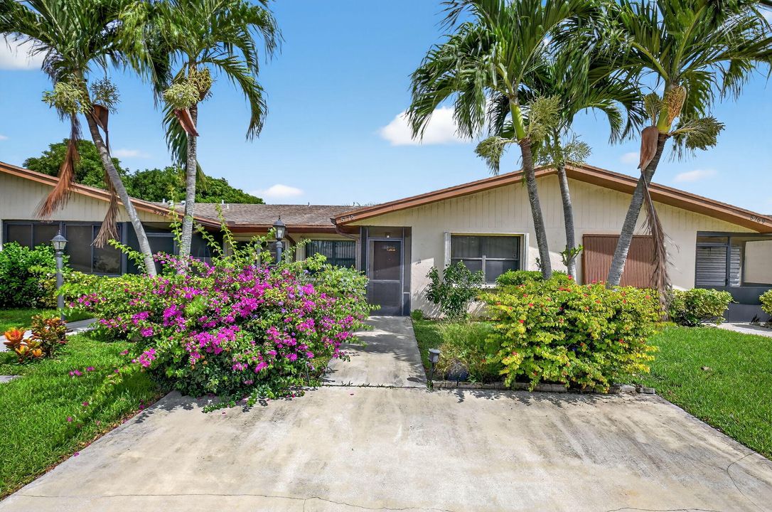 For Sale: $247,900 (2 beds, 2 baths, 1296 Square Feet)