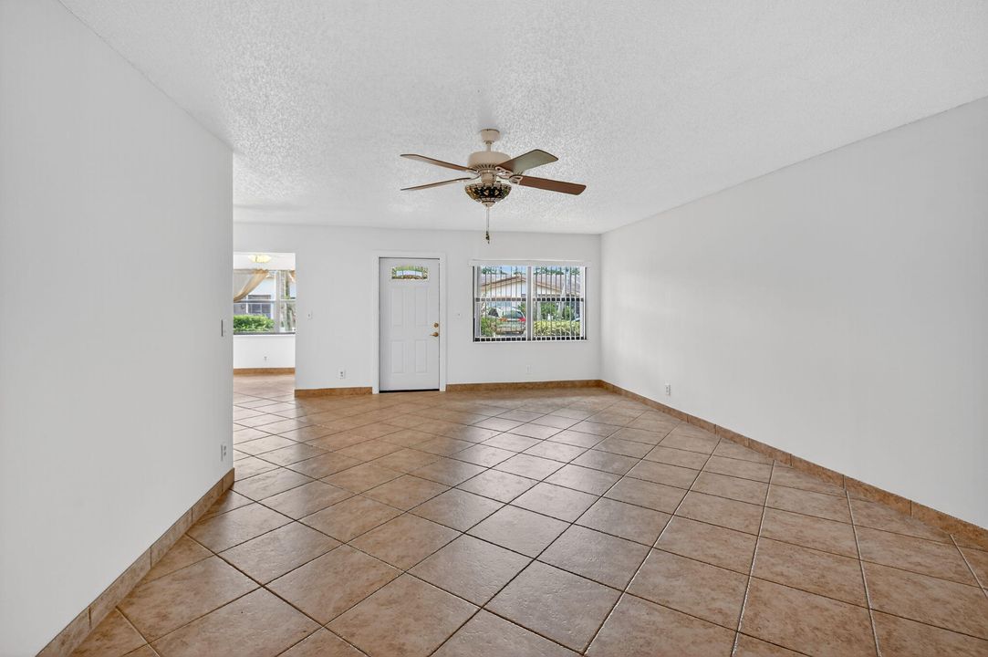 For Sale: $247,900 (2 beds, 2 baths, 1296 Square Feet)