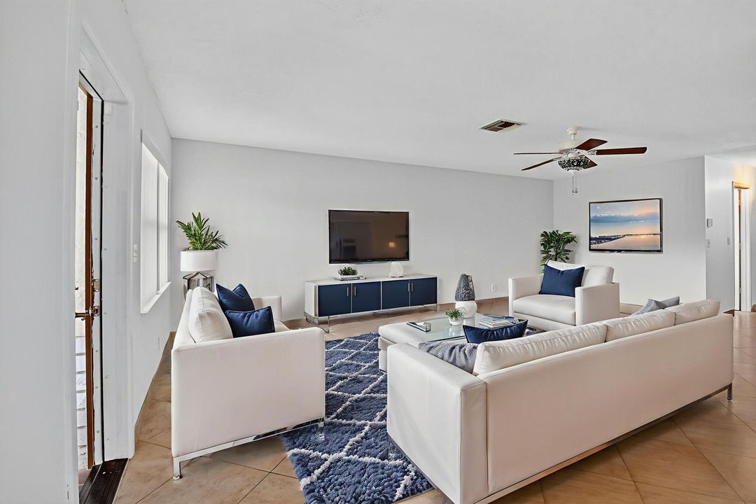 For Sale: $247,900 (2 beds, 2 baths, 1296 Square Feet)