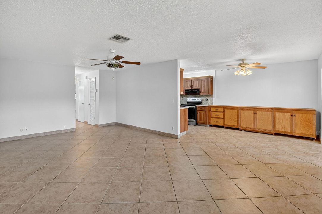 For Sale: $247,900 (2 beds, 2 baths, 1296 Square Feet)