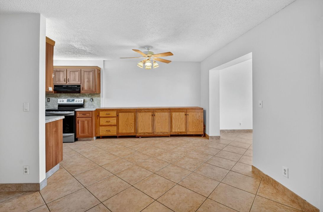 For Sale: $247,900 (2 beds, 2 baths, 1296 Square Feet)