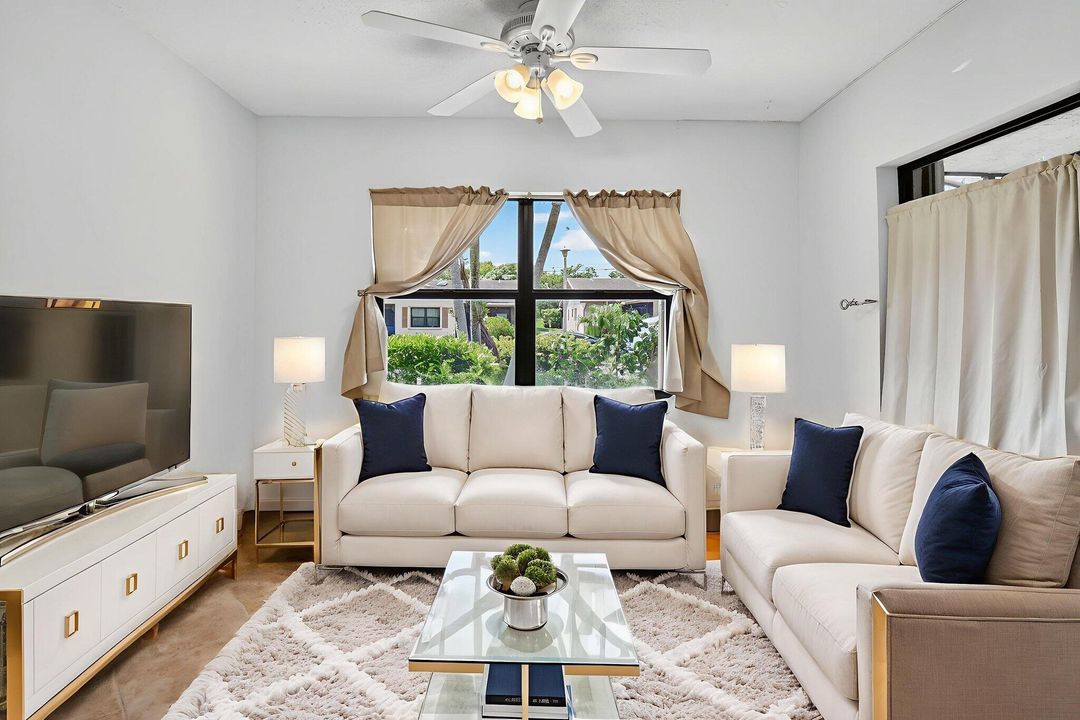 For Sale: $247,900 (2 beds, 2 baths, 1296 Square Feet)