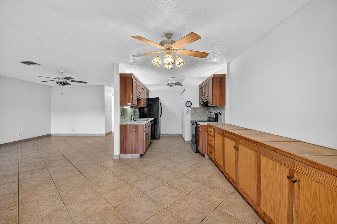 For Sale: $247,900 (2 beds, 2 baths, 1296 Square Feet)
