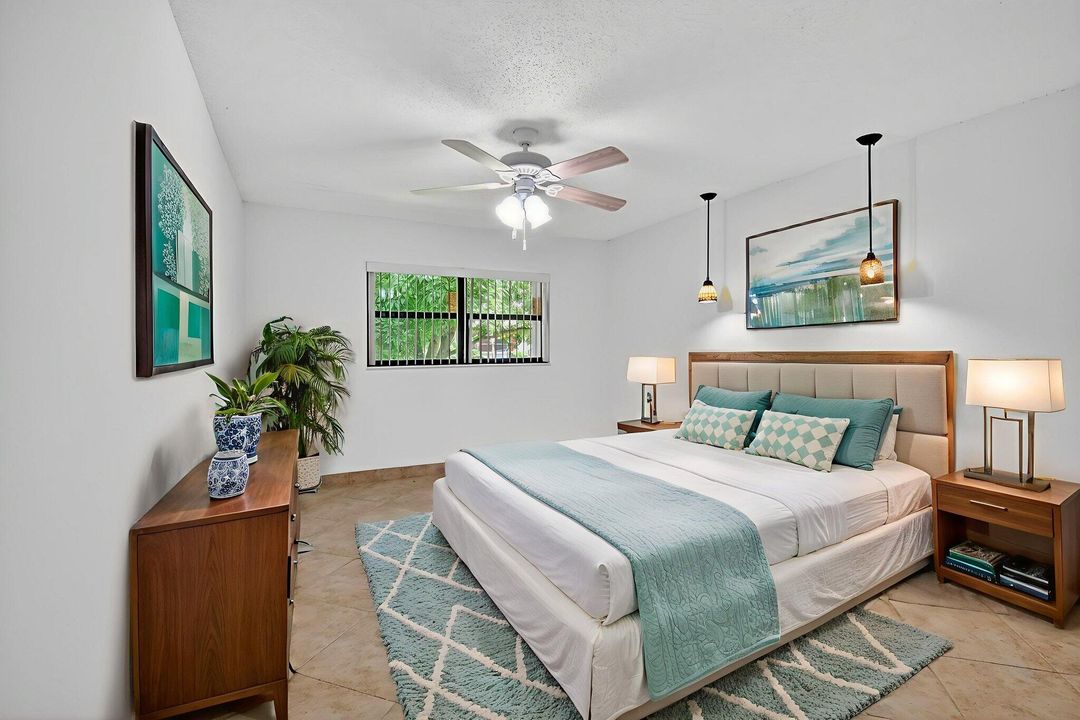 For Sale: $247,900 (2 beds, 2 baths, 1296 Square Feet)