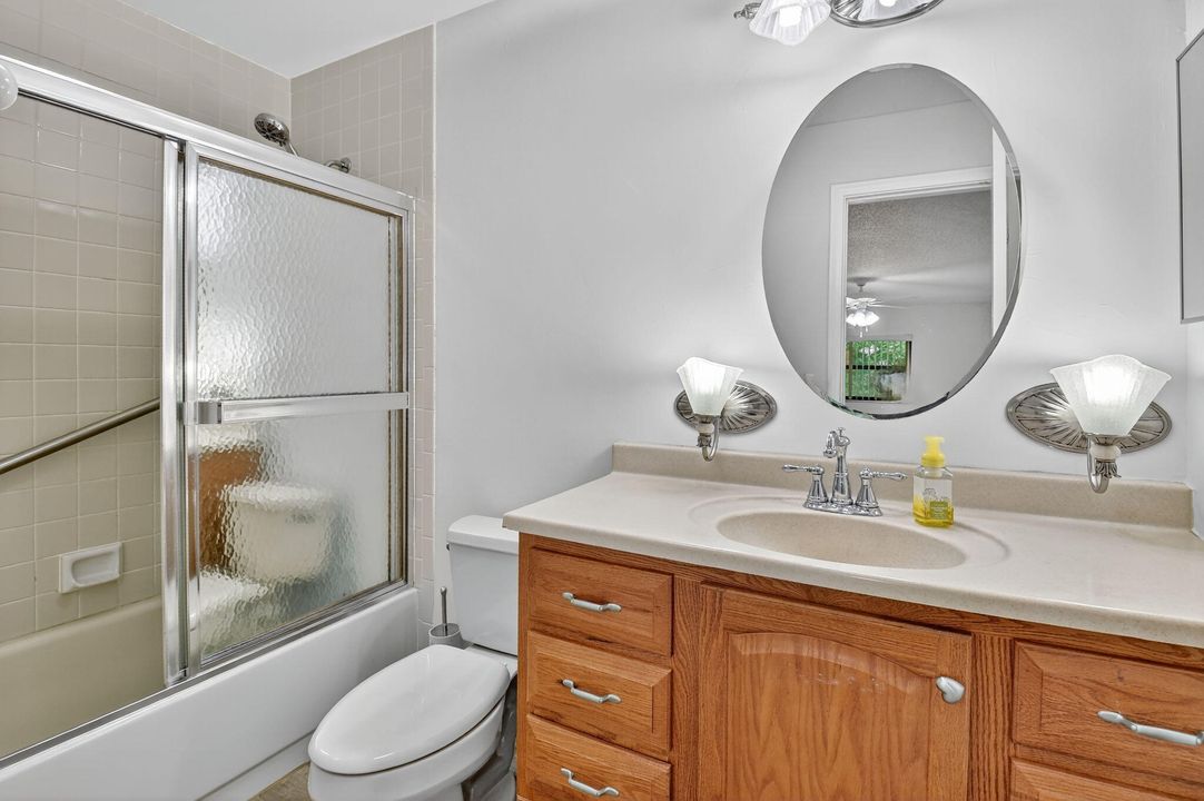 For Sale: $247,900 (2 beds, 2 baths, 1296 Square Feet)