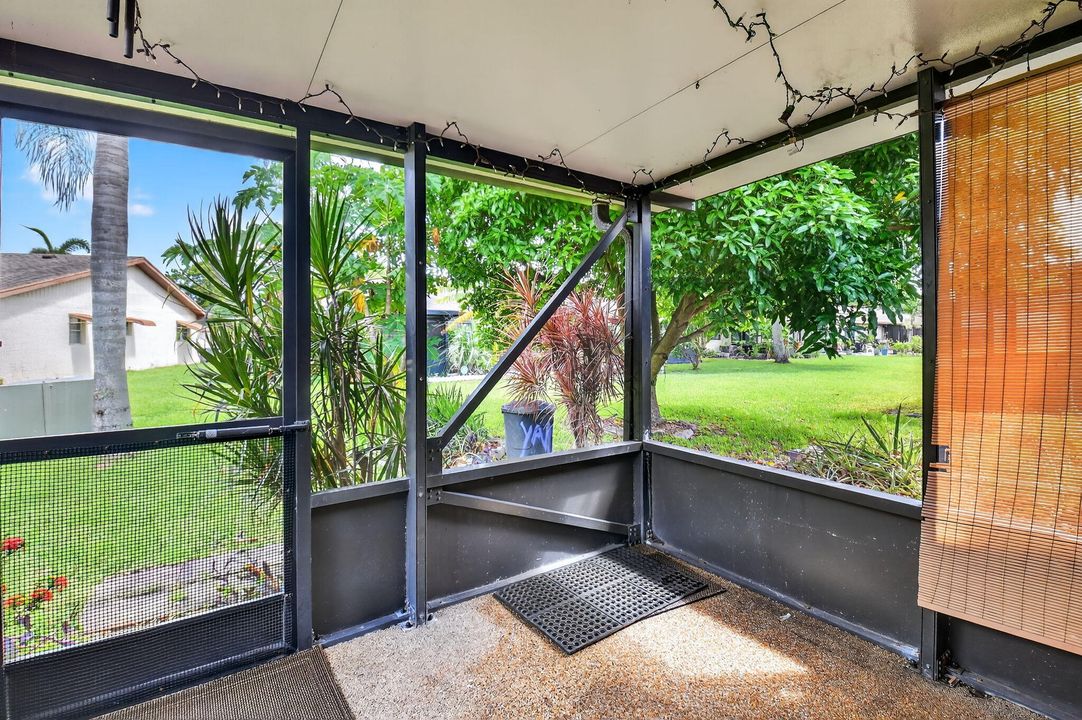 For Sale: $247,900 (2 beds, 2 baths, 1296 Square Feet)