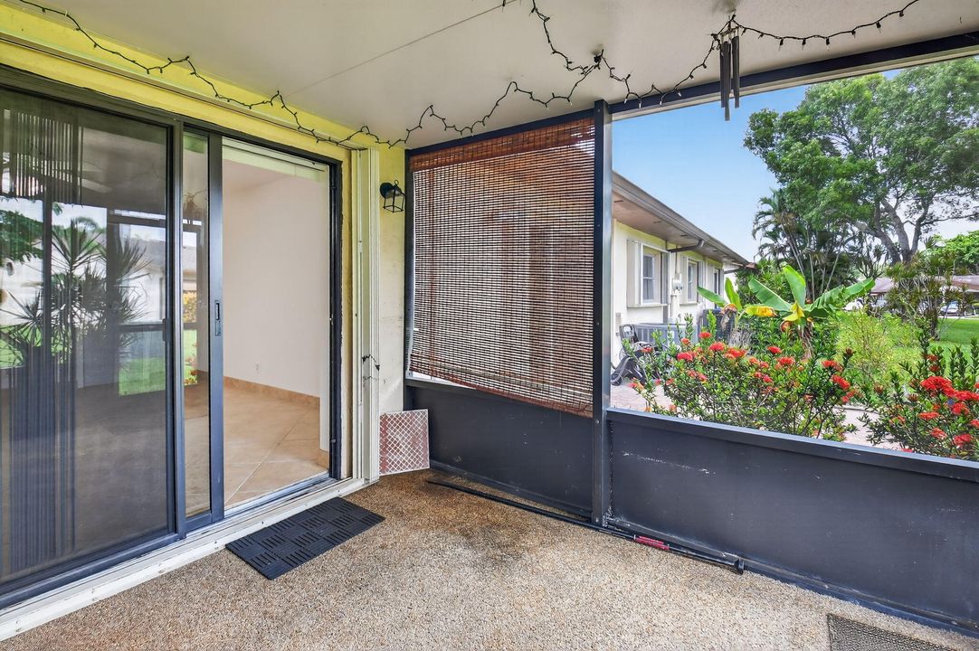 For Sale: $247,900 (2 beds, 2 baths, 1296 Square Feet)