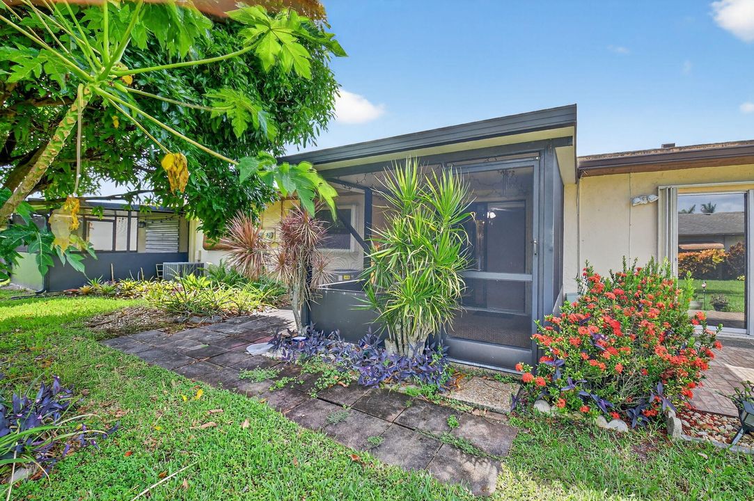 For Sale: $247,900 (2 beds, 2 baths, 1296 Square Feet)