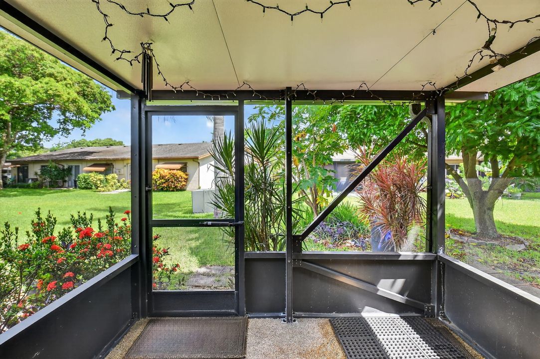 For Sale: $247,900 (2 beds, 2 baths, 1296 Square Feet)