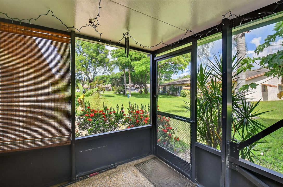 For Sale: $247,900 (2 beds, 2 baths, 1296 Square Feet)