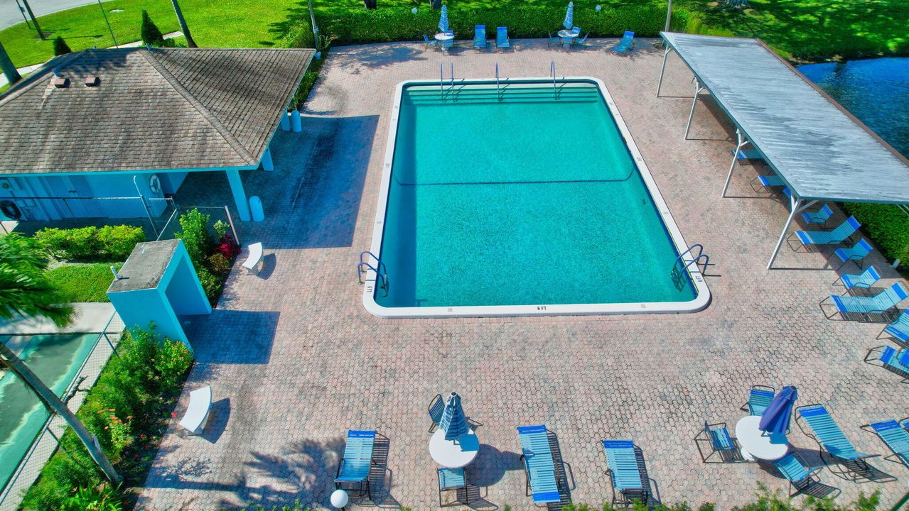 For Sale: $247,900 (2 beds, 2 baths, 1296 Square Feet)