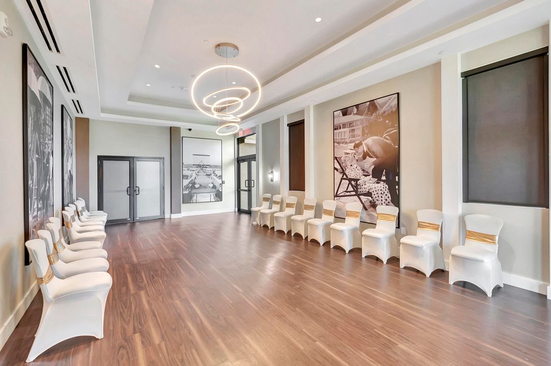 For Sale: $247,900 (2 beds, 2 baths, 1296 Square Feet)