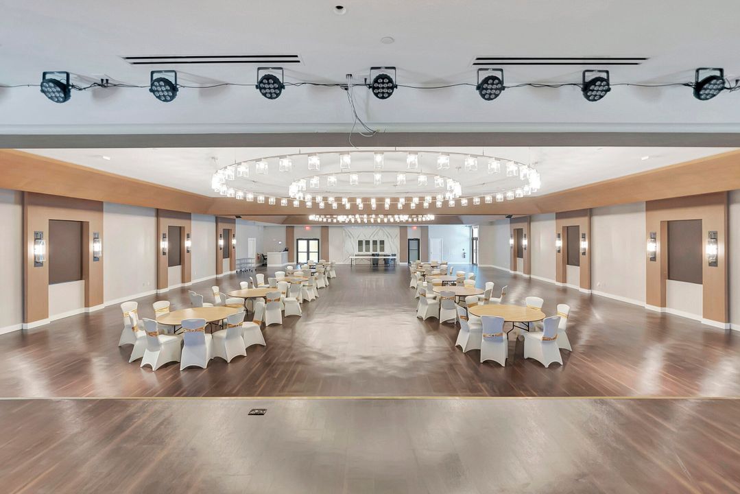 For Sale: $247,900 (2 beds, 2 baths, 1296 Square Feet)