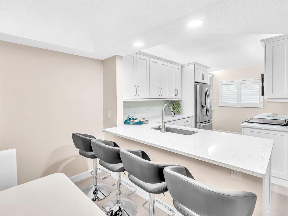 Active With Contract: $3,200 (2 beds, 2 baths, 1400 Square Feet)