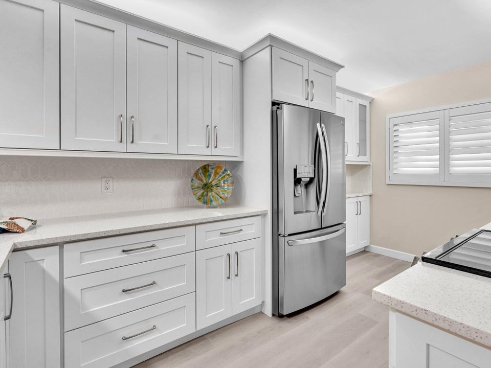 Active With Contract: $3,200 (2 beds, 2 baths, 1400 Square Feet)