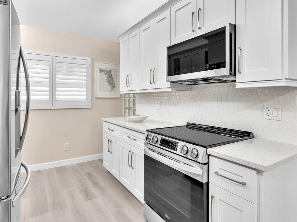 Active With Contract: $3,200 (2 beds, 2 baths, 1400 Square Feet)