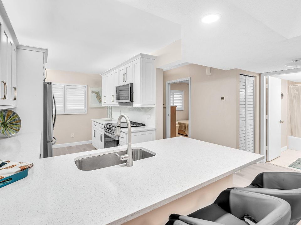 Active With Contract: $3,200 (2 beds, 2 baths, 1400 Square Feet)