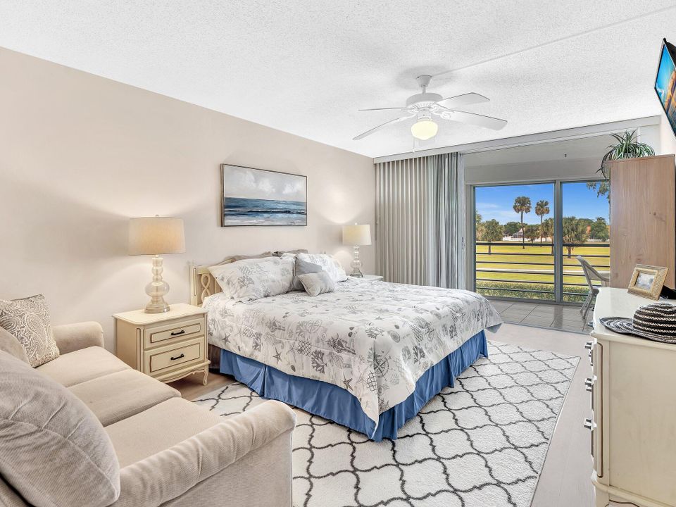 Active With Contract: $3,200 (2 beds, 2 baths, 1400 Square Feet)