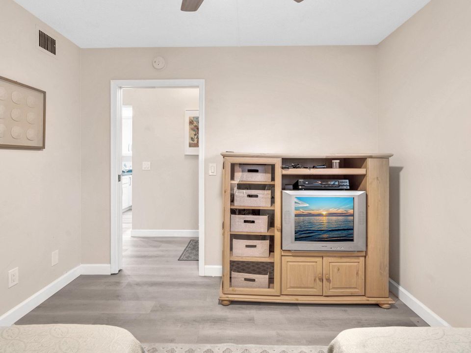 Active With Contract: $3,200 (2 beds, 2 baths, 1400 Square Feet)