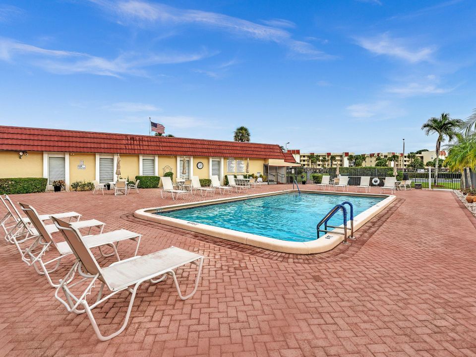 Active With Contract: $3,200 (2 beds, 2 baths, 1400 Square Feet)