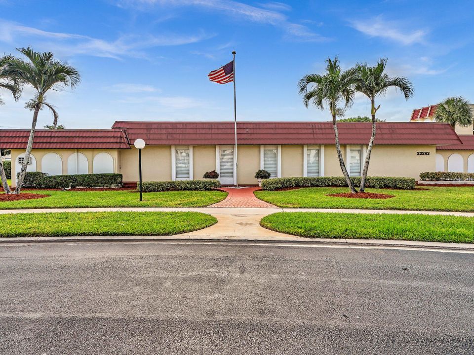 Active With Contract: $3,200 (2 beds, 2 baths, 1400 Square Feet)