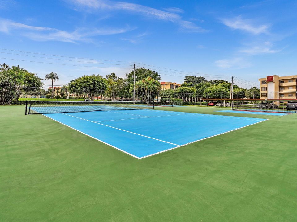 Active With Contract: $3,200 (2 beds, 2 baths, 1400 Square Feet)