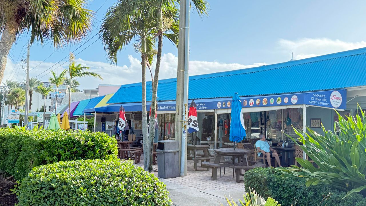 For Rent: $4,800 (3 beds, 2 baths, 1549 Square Feet)