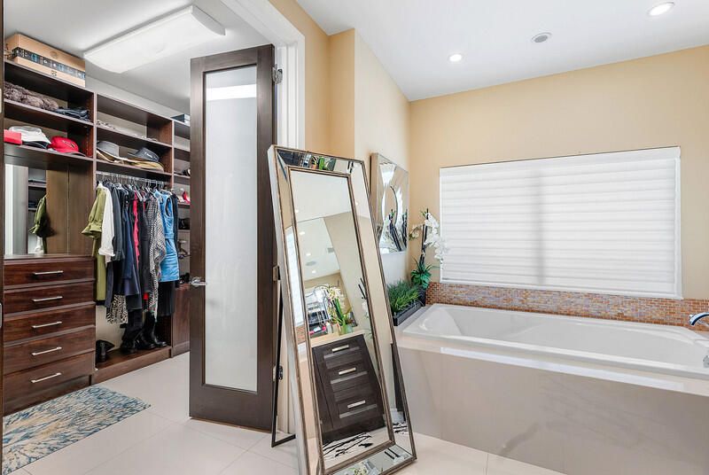 Activo con contrato: $2,600,000 (3 camas, 4 baños, 3048 Pies cuadrados)