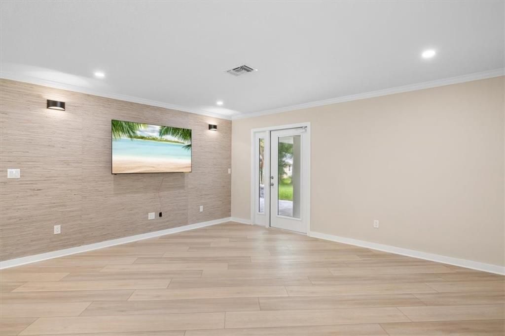 For Sale: $809,000 (3 beds, 2 baths, 1624 Square Feet)