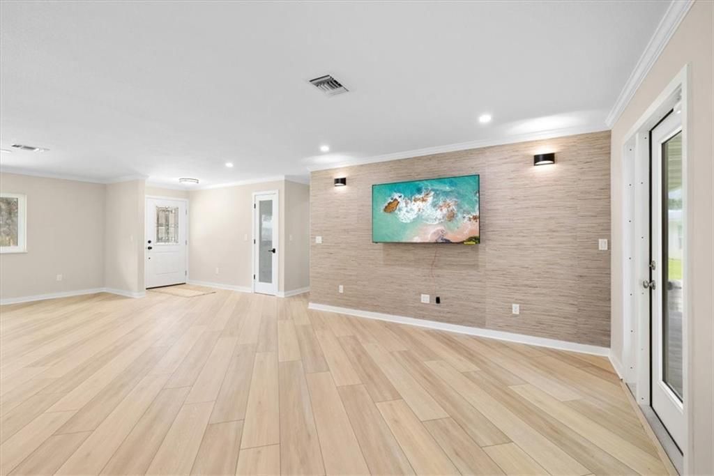 For Sale: $809,000 (3 beds, 2 baths, 1624 Square Feet)