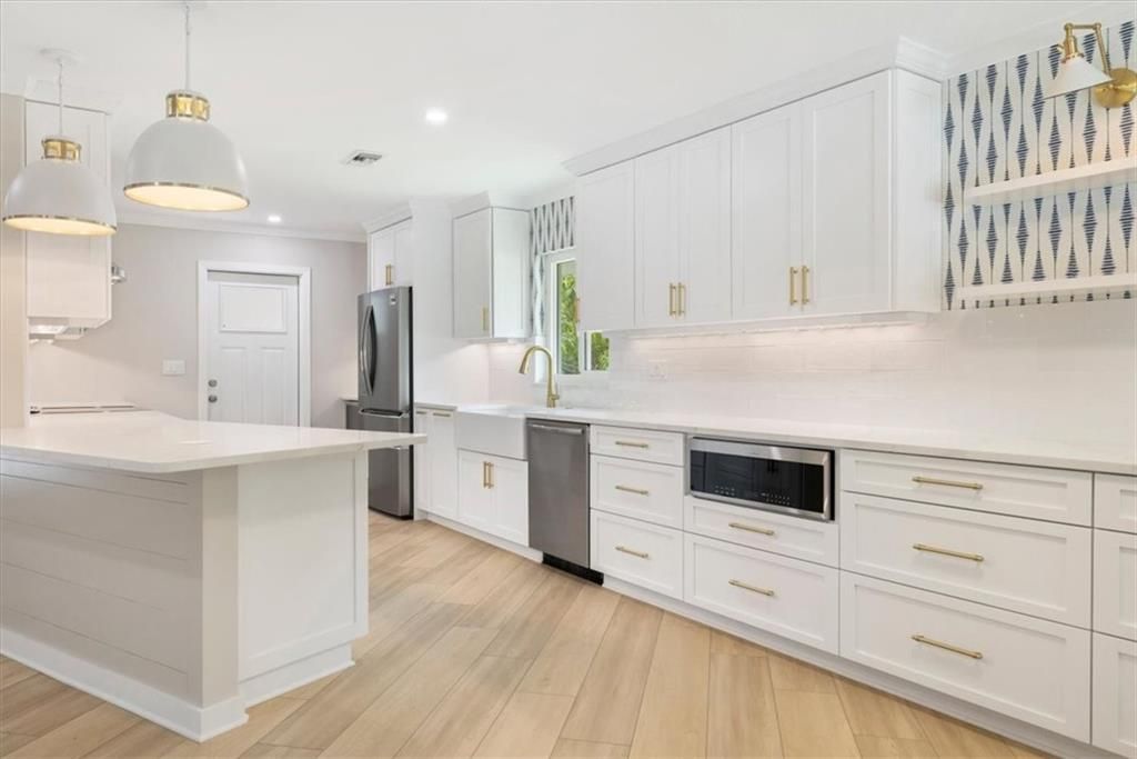 For Sale: $809,000 (3 beds, 2 baths, 1624 Square Feet)