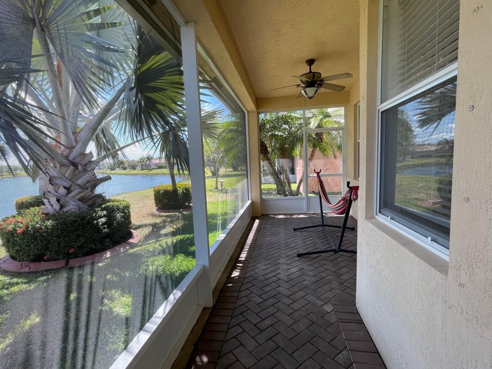 合同活跃: $265,000 (3 贝兹, 2 浴室, 1434 平方英尺)