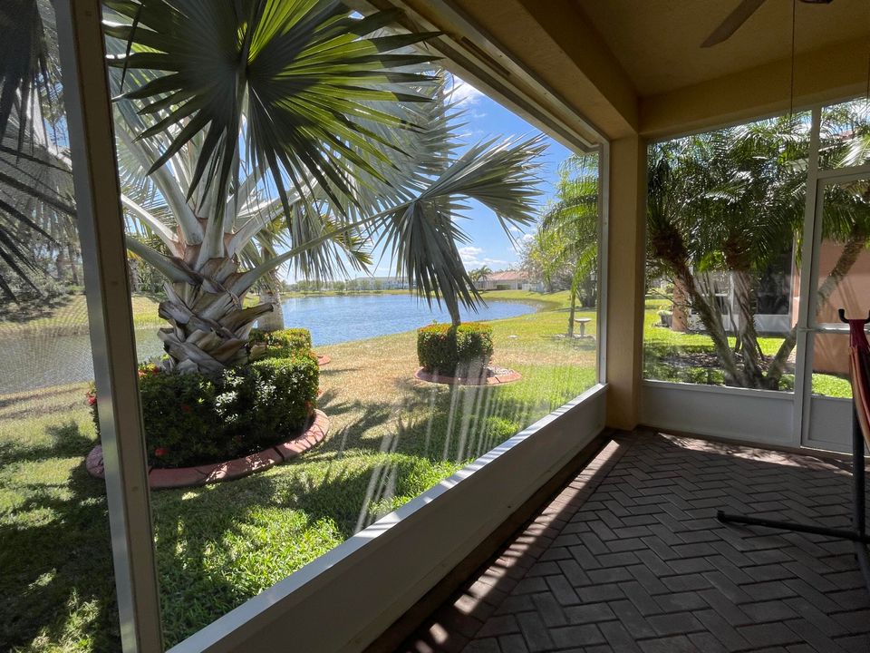 合同活跃: $265,000 (3 贝兹, 2 浴室, 1434 平方英尺)