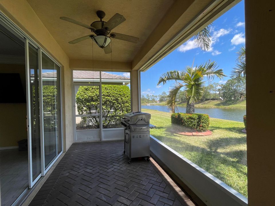 合同活跃: $265,000 (3 贝兹, 2 浴室, 1434 平方英尺)