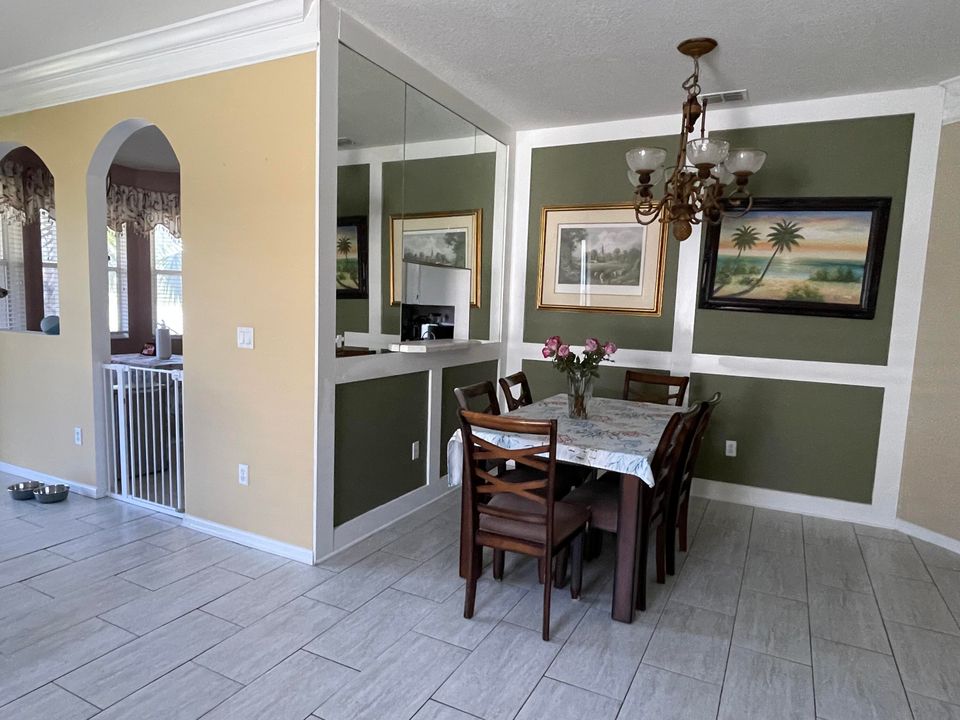 合同活跃: $265,000 (3 贝兹, 2 浴室, 1434 平方英尺)