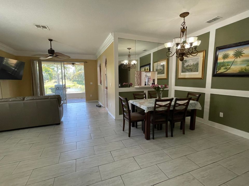 合同活跃: $265,000 (3 贝兹, 2 浴室, 1434 平方英尺)