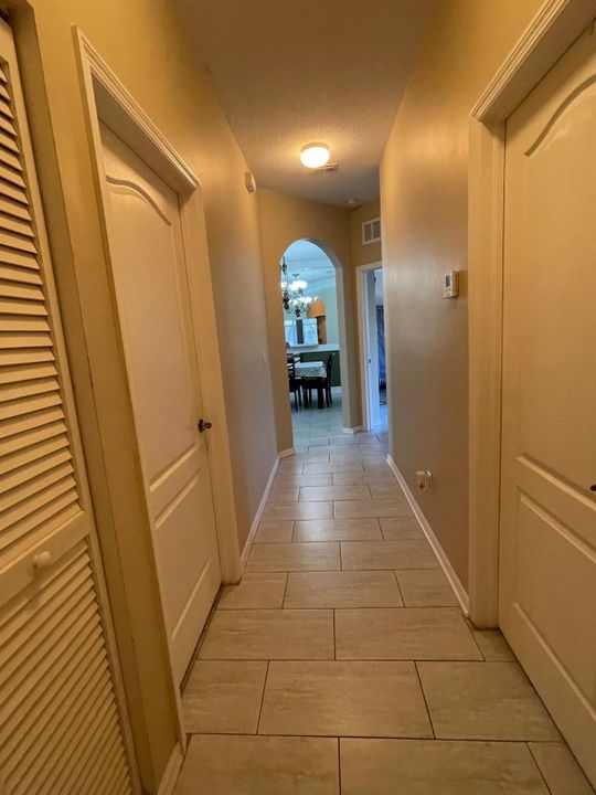 合同活跃: $265,000 (3 贝兹, 2 浴室, 1434 平方英尺)