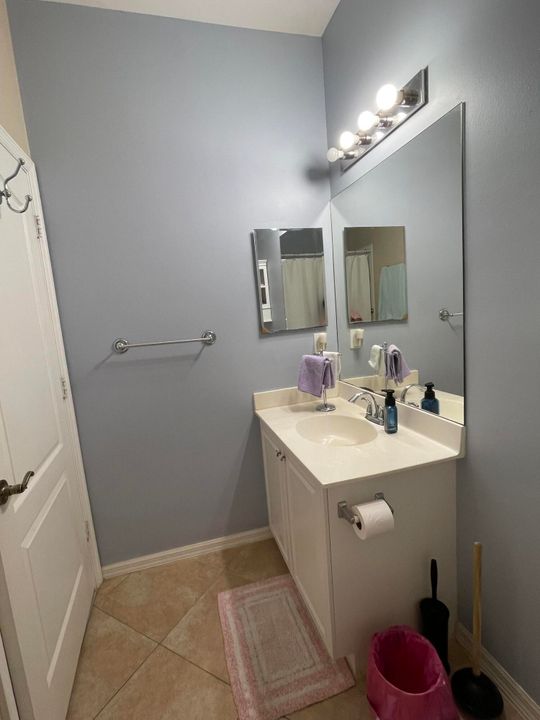 合同活跃: $265,000 (3 贝兹, 2 浴室, 1434 平方英尺)