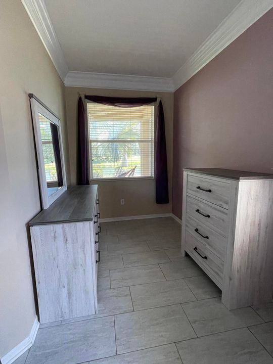 合同活跃: $265,000 (3 贝兹, 2 浴室, 1434 平方英尺)