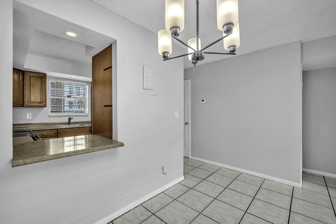 For Sale: $129,999 (1 beds, 1 baths, 795 Square Feet)